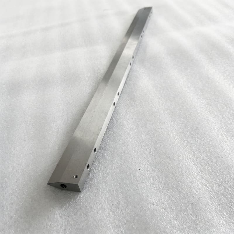 Replacement blades for hydraulic shearing machine