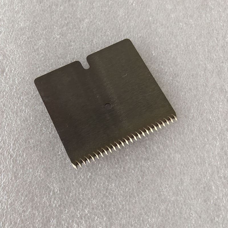 Industrial serrated tooth blade for packaging equipment